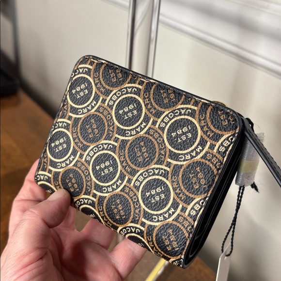 Marc Jacobs NWT Logo Wallet - Picture 15 of 16